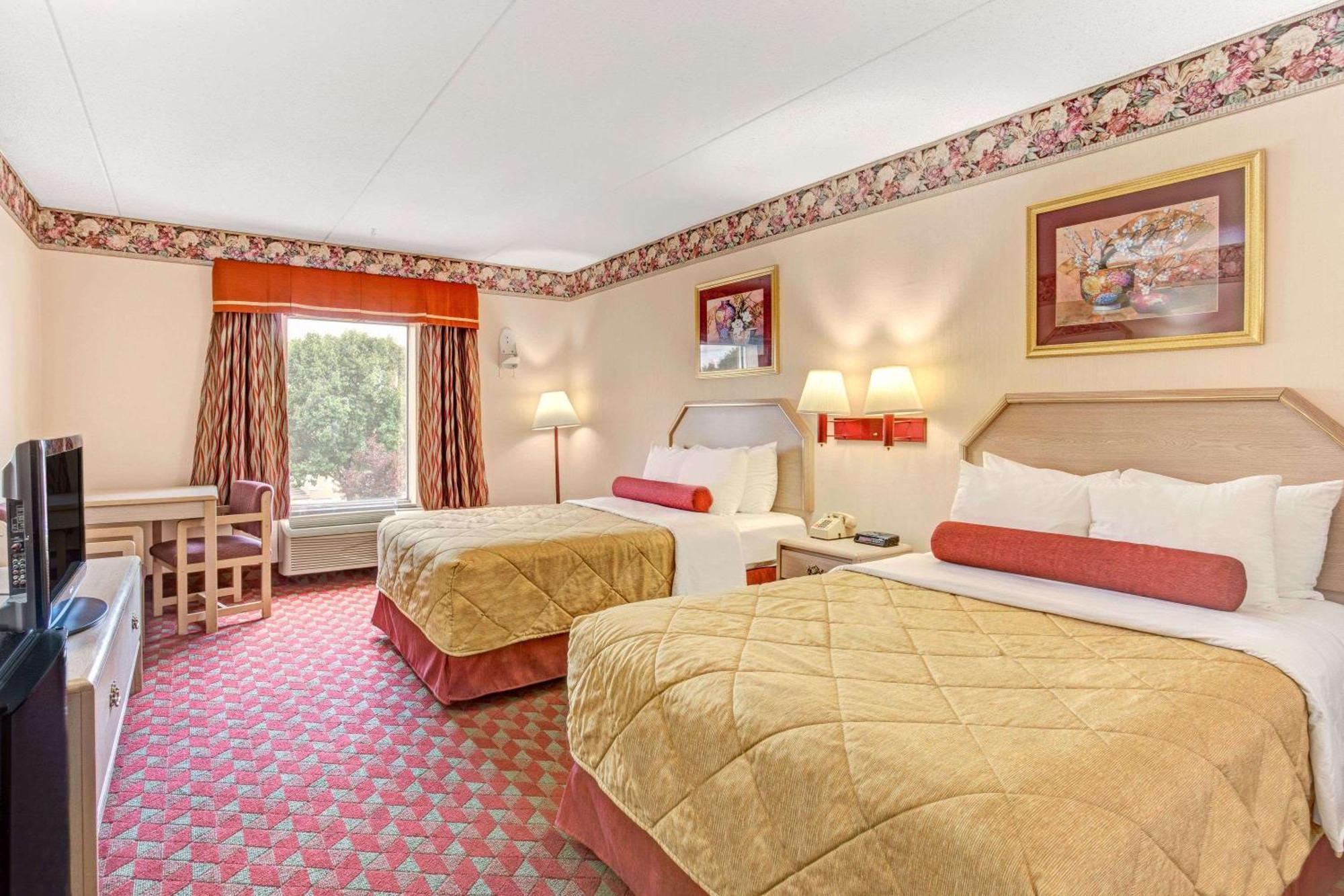 Double Room Two Double Beds Second Floor or Non-Smoking,1281229375:JPEG
